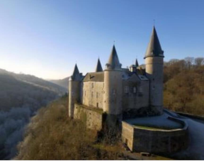 Laissez-Vous Enchanter Par La Vallee De La Meuse Hastiere-par-dela Экстерьер фото